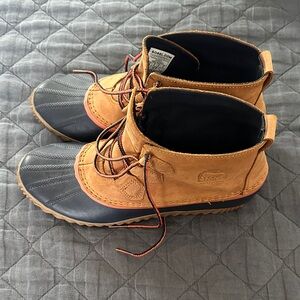 Sorel Women’ Brown and Navy Rain Boots